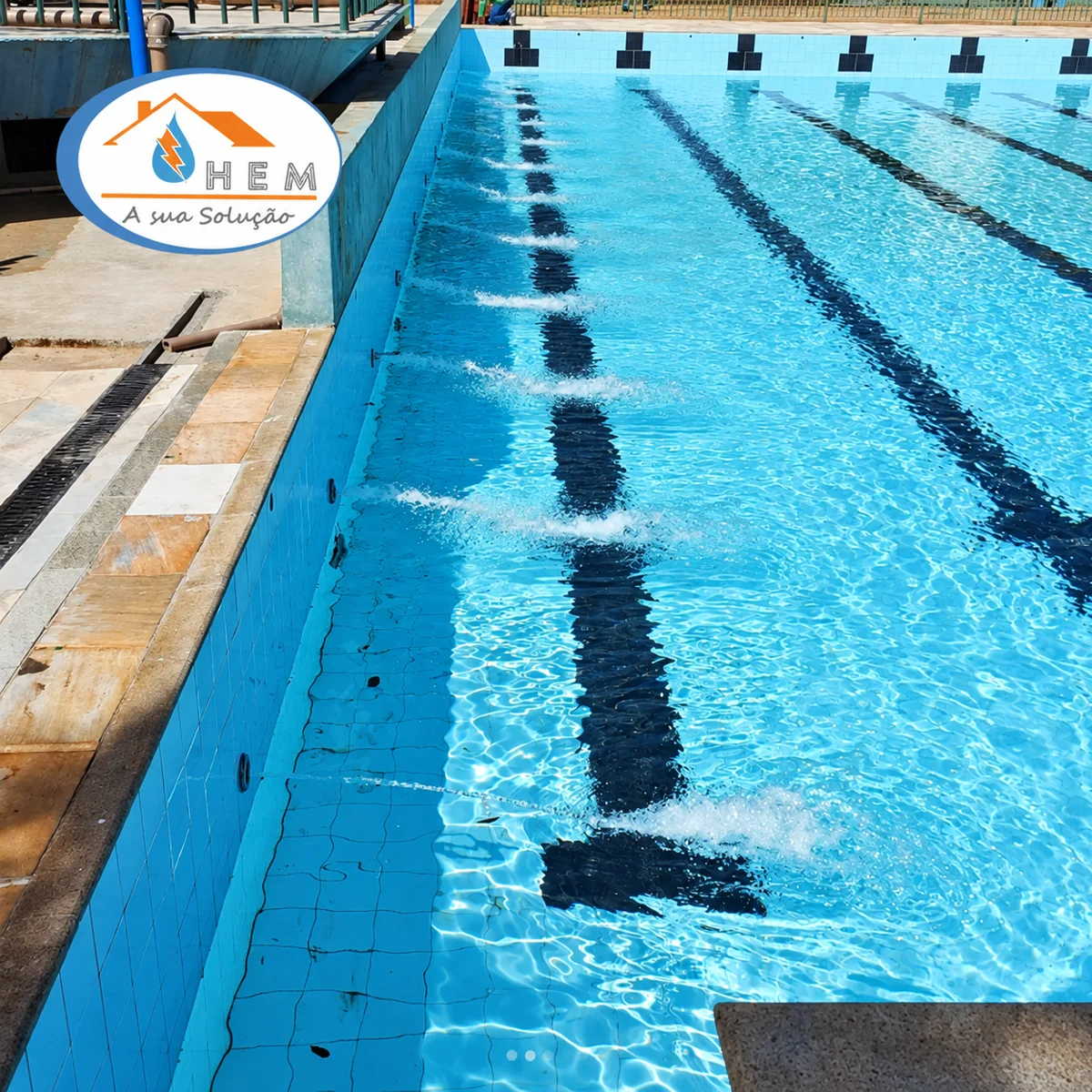 Piscina com água em circulação — HEM Manutenções