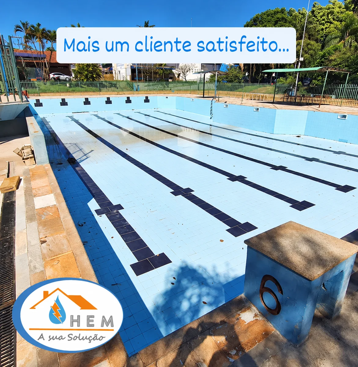 Piscina durante o serviço — HEM Manutenções